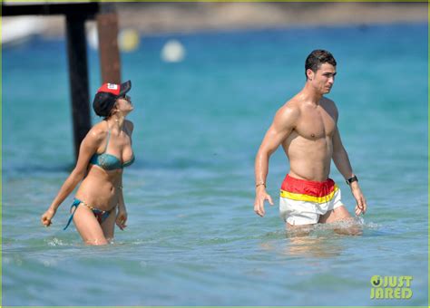 Cristiano Ronaldo Irina Shayk Bangin Beach Bods Photo