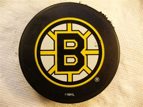 Nhl Boston Bruins 90s League Basic Series Souvenir Hockey Puck Collect