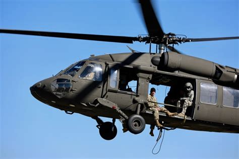 Uh 60 Black Hawk Celebrates 40 Years Of Aviation Service To U S Army
