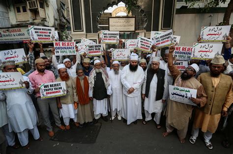 India Criminalizes Instant ‘talaq Divorces For Muslim Men The New York Times
