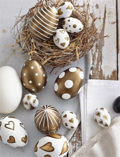 Les tampons de pâques permettent de créer de jolis motifs sur les œufs. 1001+ pour la plus jolie décoration des oeufs de Pâques