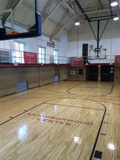 Indoor Basketball Court In A Small Gym In Camden Nj Fachadas