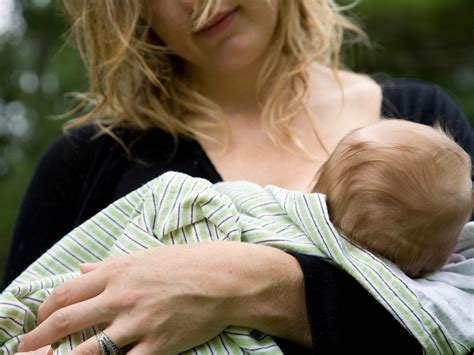 This Mom Posted An Emotional Breastfeeding Photo After Her Mastectomy