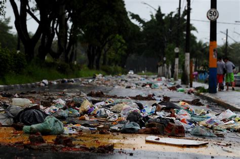 Sem Coleta Lixo Se Acumula Nas Ruas Do Litoral De Sp São Paulo Estadão