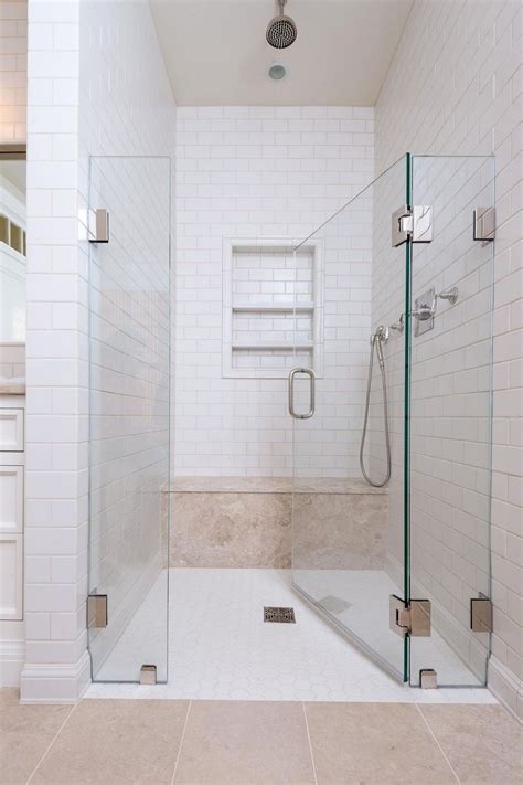 Sebagai gantinya kamar mandi yang memiliki desain modern dan minimalis biasanya lebih memilih menggunakan shower. Inspirasi Desain Shower Kamar Mandi Sederhana - Cafeteria ID