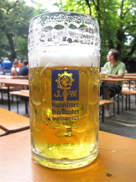 Neun bier bezahlen und zehn bier verzehren! Biergärten München | Bier
