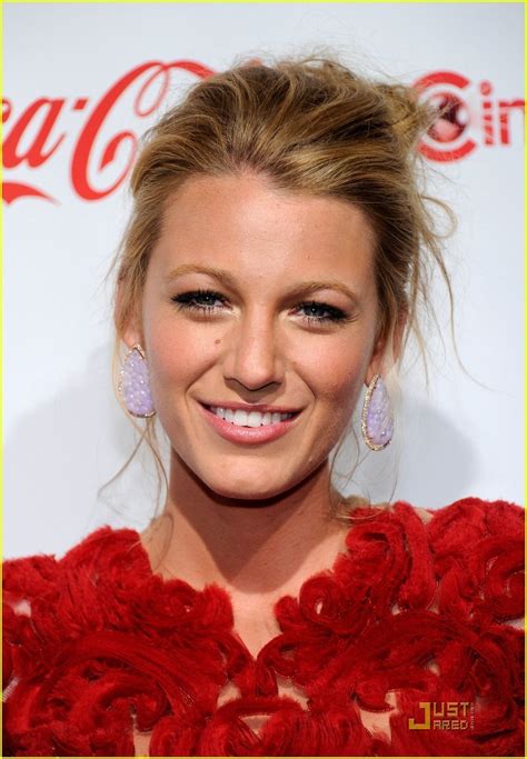 Cinemacon Awards 2011 Blake Lively Daily Best And Popular