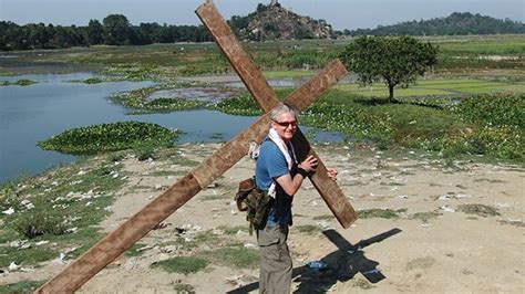 The Man Who Carries A 25kg Cross Everywhere Bbc News