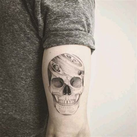 Erkekler dövme konusunda hiç süphesiz ilk olarak kol bölgelerini düşünürler. Erkekler İçin Üst Kol Dövmeleri | Dövme, Tattoo, Arka kol ...