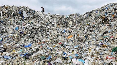 Launch a nationwide beverage container refund program to bolster recycling rates. Coalition urges U.S. Congress to pass legislation to ...