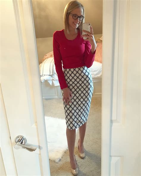 How To Wear Pencil Skirt Pencil Skirt Daily Outfits Business Casual Work