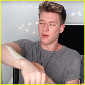 Collins Key Tries Wax Strips In New YouTube Vid Watch Here Beauty