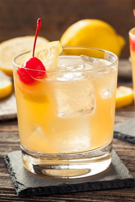 20 Easy Sour Cocktails To Tickle Your Tastebuds Insanely Good
