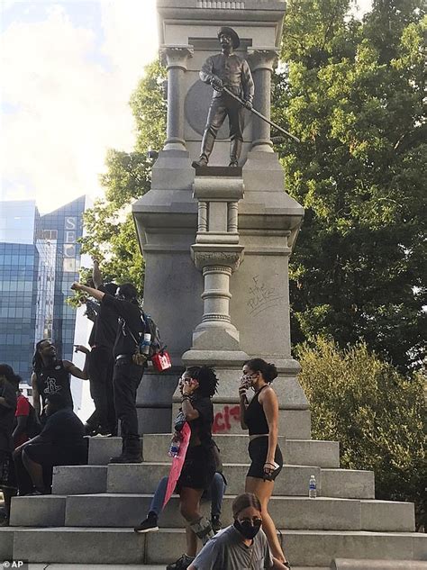 Protesters In Some Cities Target Confederate Monuments Daily Mail Online