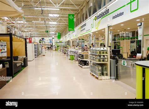 Leroy Merlin de l'intérieur de la chaîne de vente au détail, magasin de