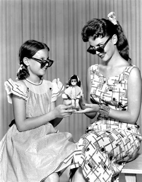 Natalie Wood And Little Sister Lana With Images Natalie Wood Photo Natalie