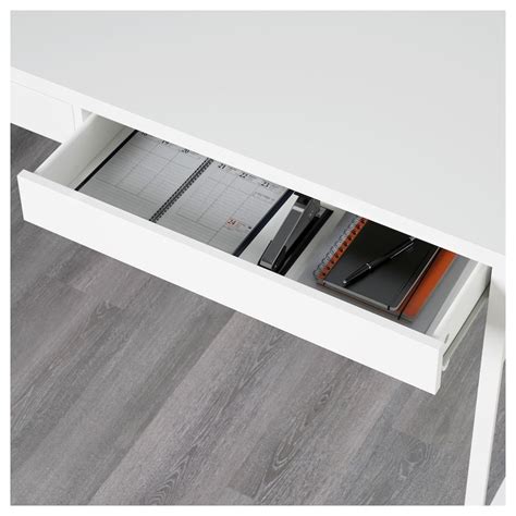 Scopri i prodotti disponibili in negozio o compra online con consegna a casa tua. MICKE Scrivania - bianco 142x50 cm | Scrivania bianca ...