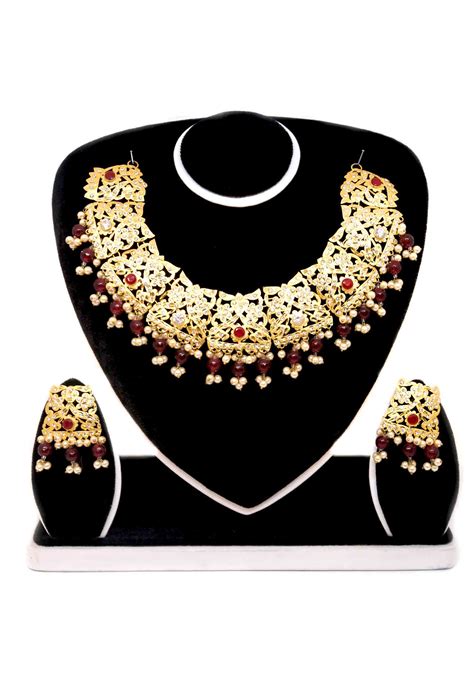 Biye Bazaar Gold Plated Kalai Necklace Set