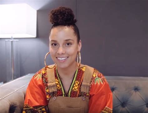 Watch Alicia Keys Dishes On World Tour Not Returning To The Voice