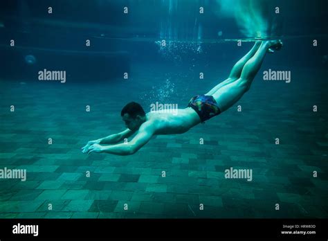 Man Swimming Underwater Hi Res Stock Photography And Images Alamy