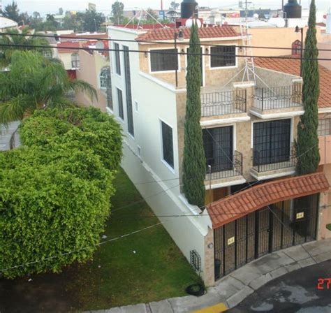 Casa con excelentes accesos y todos los servicios terreno 6 x 26 construcción: Casa en Venta en Jardines de Santa Isabel, Guadalajara ...