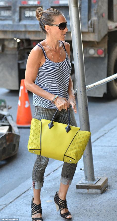 Sarah Jessica Parker Debuts Her New 4400 Louis Vuitton Tote Bag As She