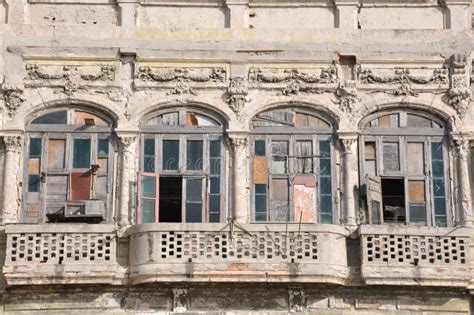 A Dilapidated Balcony In Havana Cuba Stock Image Image Of Crumbling