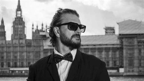 Edgar ricardo arjona morales, (born 19 january 1964, in jocotenango near antigua, guatemala), known as ricardo arjona (spanish pronunciation: Ricardo Arjona lanza en mayo su nuevo disco Blanco y Negro ...