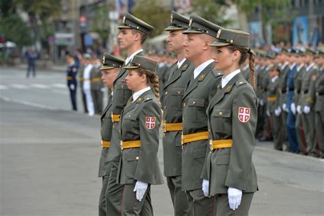 Vojska Srbije predstavila nove oficire! - alo.rs