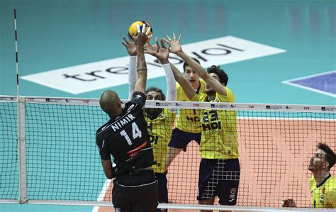 TUR M: Halkbank emerges victorious in a thrilling match against