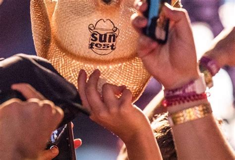 Carrie underwood, blake shelton, dan & shay, jimmie allen, and more… Sunfest Country Music Festival | Tourism Victoria