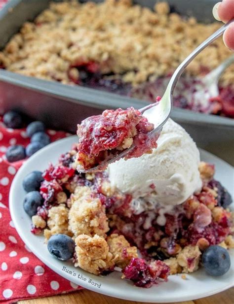 This Strawberry Blueberry Crisp Is Perfect For A Quick Toss Together