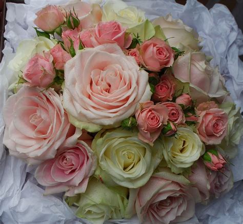 Bouquet Of Sweet Avalanche Avalanche And Lydia Roses By Blue Sky