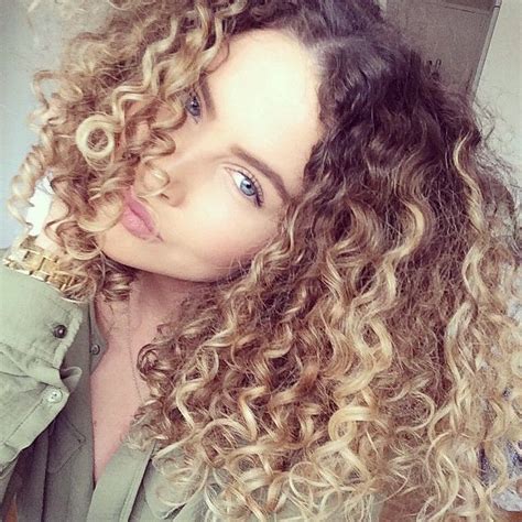 Natturally Curly Dyed Blond Hair With Roots Julieolsson