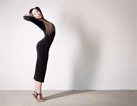 배경 화면 스포츠 여자들 모델 유행 아치형의 뒤 스트레칭 의류 다리 댄스 팔 사진 촬영 인간의 몸 체력 현대 무용 1920x1492