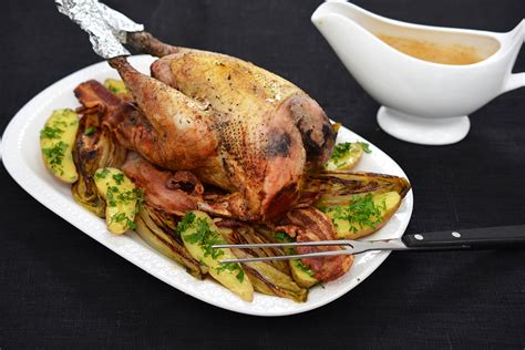 Fazant met gebakken witloof cognac-crèmesaus en cornes de gattes