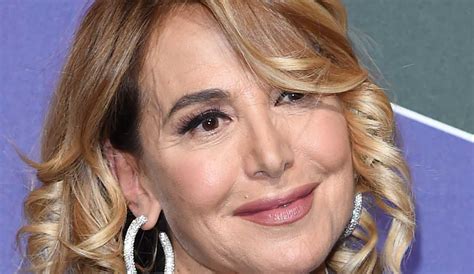 Dopo la cena in un ristorante milanese, la fuga insieme in auto nelle immagini esclusive di oggi Pomeriggio 5, novità Barbara D'Urso: condurrà con un'asta