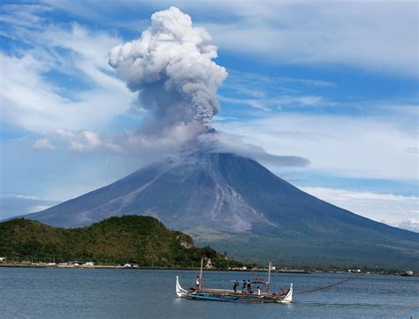 Kelley flanagan told peter weber to 'get the hell out' of her life as split 'ended really badly' kelley flanagan says she essentially went off on peter weber and the former bachelor couple split on on very bad terms. Philippines: Check out breathtaking images of volcanic ...