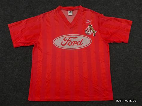 It shows all personal information about the players, including age, nationality, contract duration and current market value. 1244 - FC-Trikot.de