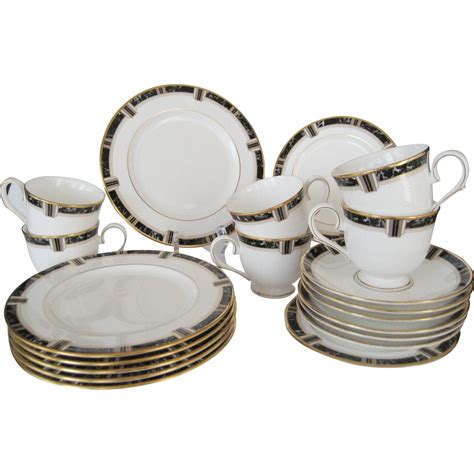 20 Pieces Lenox Classics Modern Dinnerware from thedaisychain on Ruby Lane