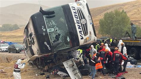 Sivas ta yolcu otobüsü devrildi 7 ölü 40 yaralı Ekonomim
