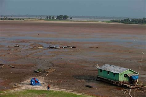 Seca Dos Rios Deixa Embarcações Encalhadas E Cidades Isoladas Na Amazônia Revista Cenarium