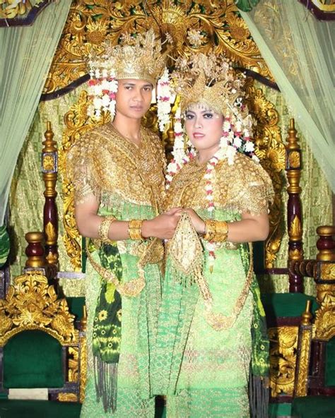 Aesan Gede Wedding Costume Indonesia
