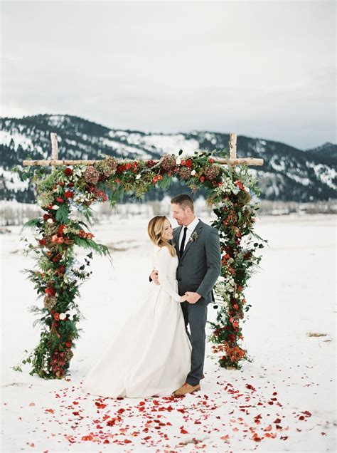 30 Chic Yet Festive Christmas Wedding Ideas In Classic Red