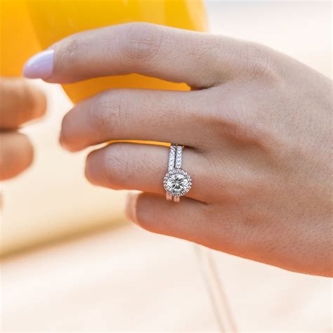 Brilliantly Affordable Big Beautiful Engagement Rings That Wont