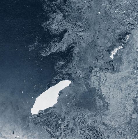 Satellites Show Huge Antarctic Iceberg Drifted 1000 Km In Three Years