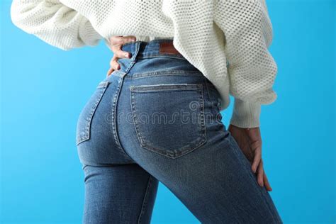 Kette Während ~ Schleife Jeans Girl Butt Jede Woche Platzen Nachbarschaft