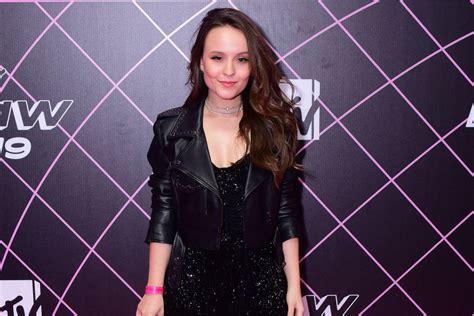 Posición en el top música. F5 - Música - Aos 18 anos, Larissa Manoela planeja turnê ...