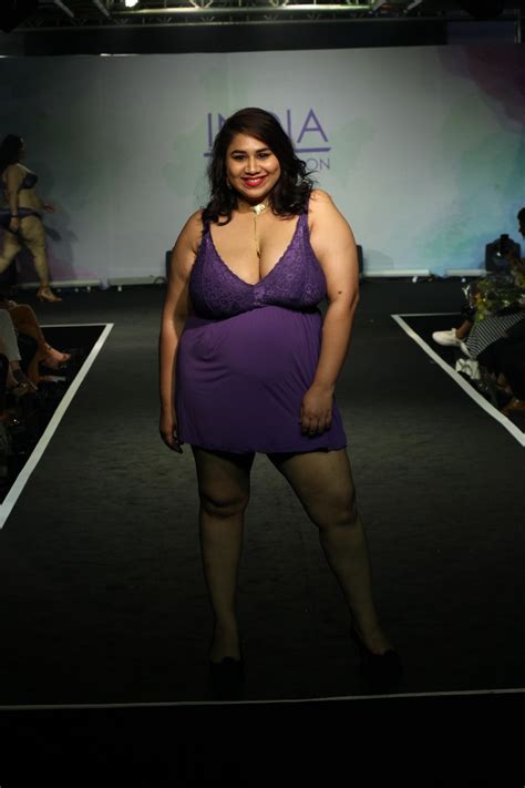 Most comfortable bra brands for women in india. Zareen Khan joins the launch of global size-inclusive ...