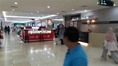 The dataran pahlawan melaka megamall is a shopping mall in banda hilir, malacca city, malacca, malaysia. Malaysia Melaka Megamall Dataran Pahlawan - YouTube